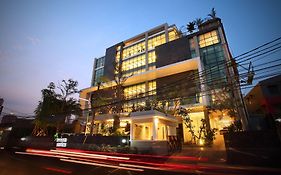 Avissa Suites